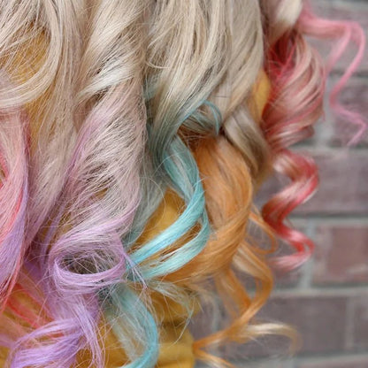 exemple de teinte légère de rose et de bleu obtenu avec la craie pour cheveux