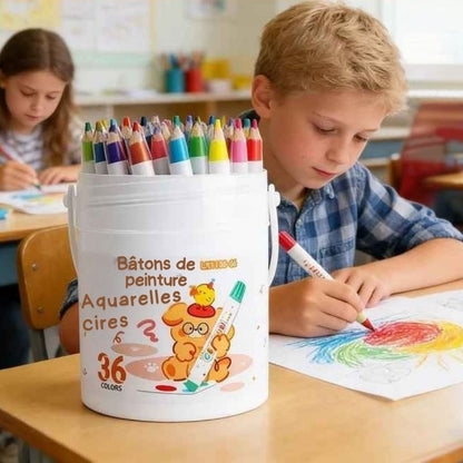 crayons de couleur bâton de peinture   dessin enfant