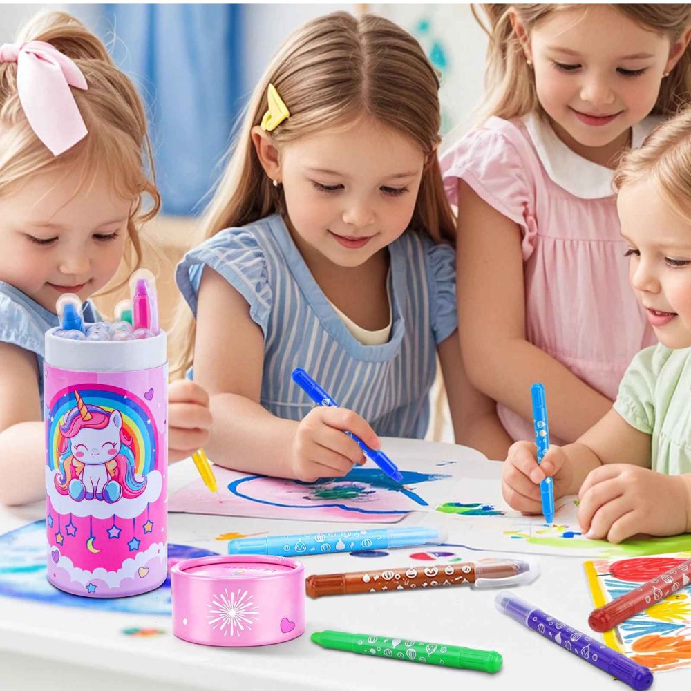 4 jolies fillettes dessinnent librement avec les crayons de couleur incassables Twistable modèle Licorne