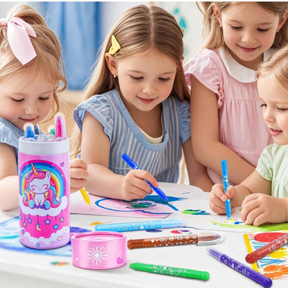4 jolies fillettes dessinnent librement avec les crayons de couleur incassables Twistable modèle Licorne