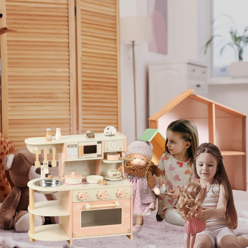 2 fillettes jouent avec la cuisine enfant en bois Montessori avec leur poupée waldorf et poupée Barbie convient à tous les espaces