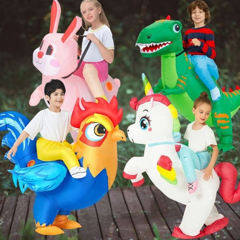 deguisement halloween enfant 4 modèles un coq de la bassecour écnorme et coloré, une licorne, un dinosaure et un lapin de Pâques. Une mascotte pour chaque fête.