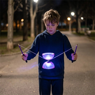 le  diabolo avec led intégré  pour l'effet spectacle de nuit OU DANS E NOIR DANS LA MAISON