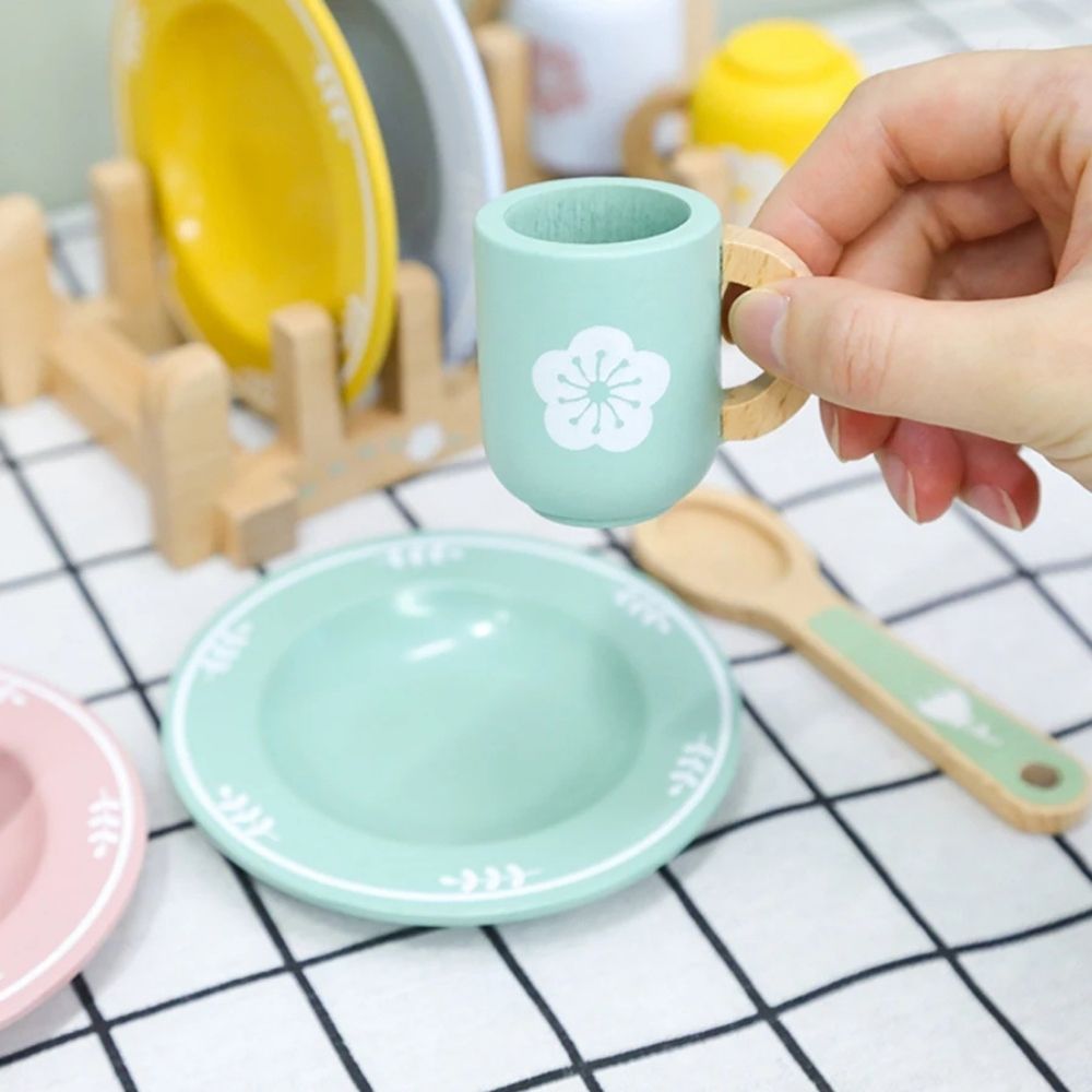 petite tasse à café scultée dans le bois pour jouer à la cuisine enfant, jeux d'imitation  avec sa dinette en bois coloré