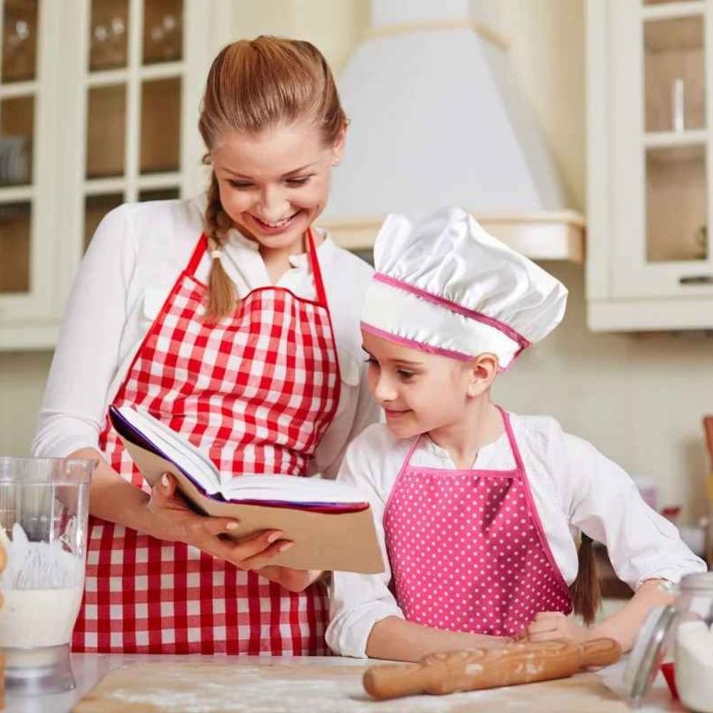 jeu avec son enfant faire la cuisine développer sa lecture et son organisation grace a ses accessoires de sa dinette enfant ses tabliers et ustensiles.TABLIER CUISINE ENFANT