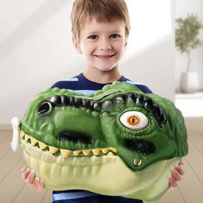 un garçon tient fièrement entre ses mains son nouveau bac de dinosaure  jouet  en plastiques en forme de tête de dinosaure ultra attrayant