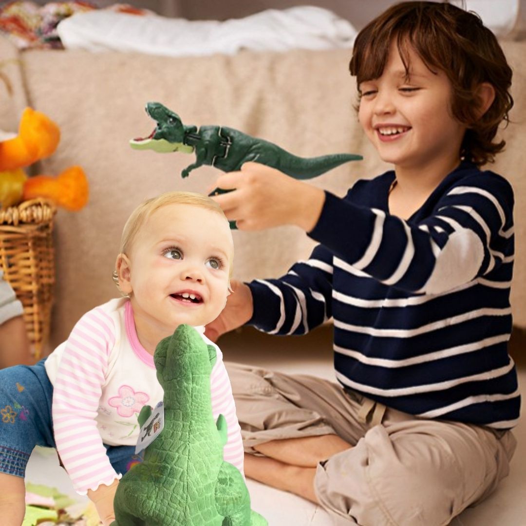 dinosaure ouet enfant qui amuse les petit fan de dinosaure dans le jeu du faire semblant jouer à faire peur