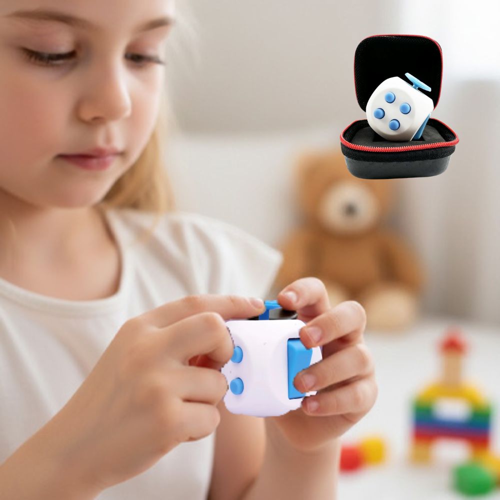 une fille travaille sa concentration avec un fidget cube