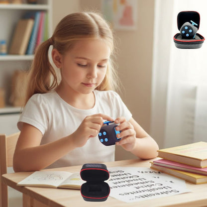 jeune fille avec un fidget cube