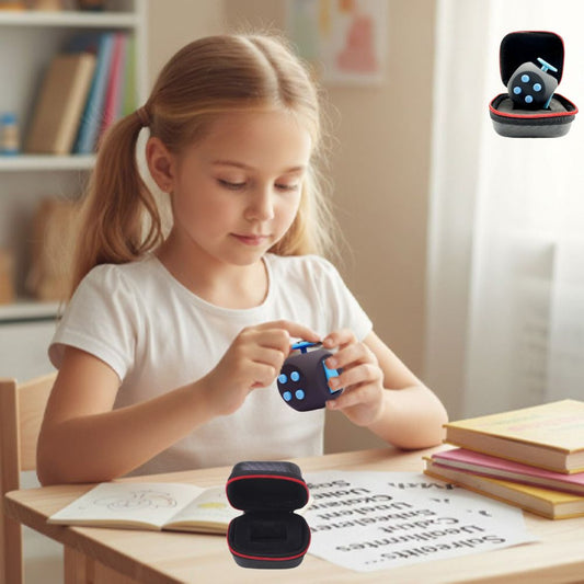 jeune fille avec un fidget cube