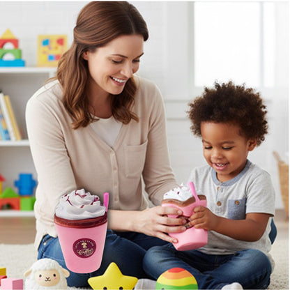 un gamin découvre son nouveau fidget toys à presser en forme de Milk Shake