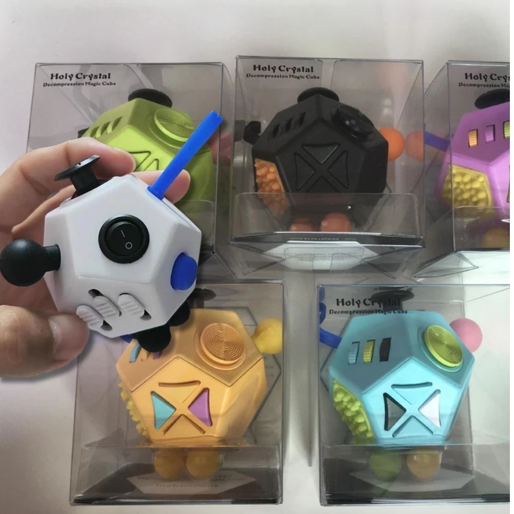 fidget toys cube  anti stress blanc et noir et super cube sénérité  