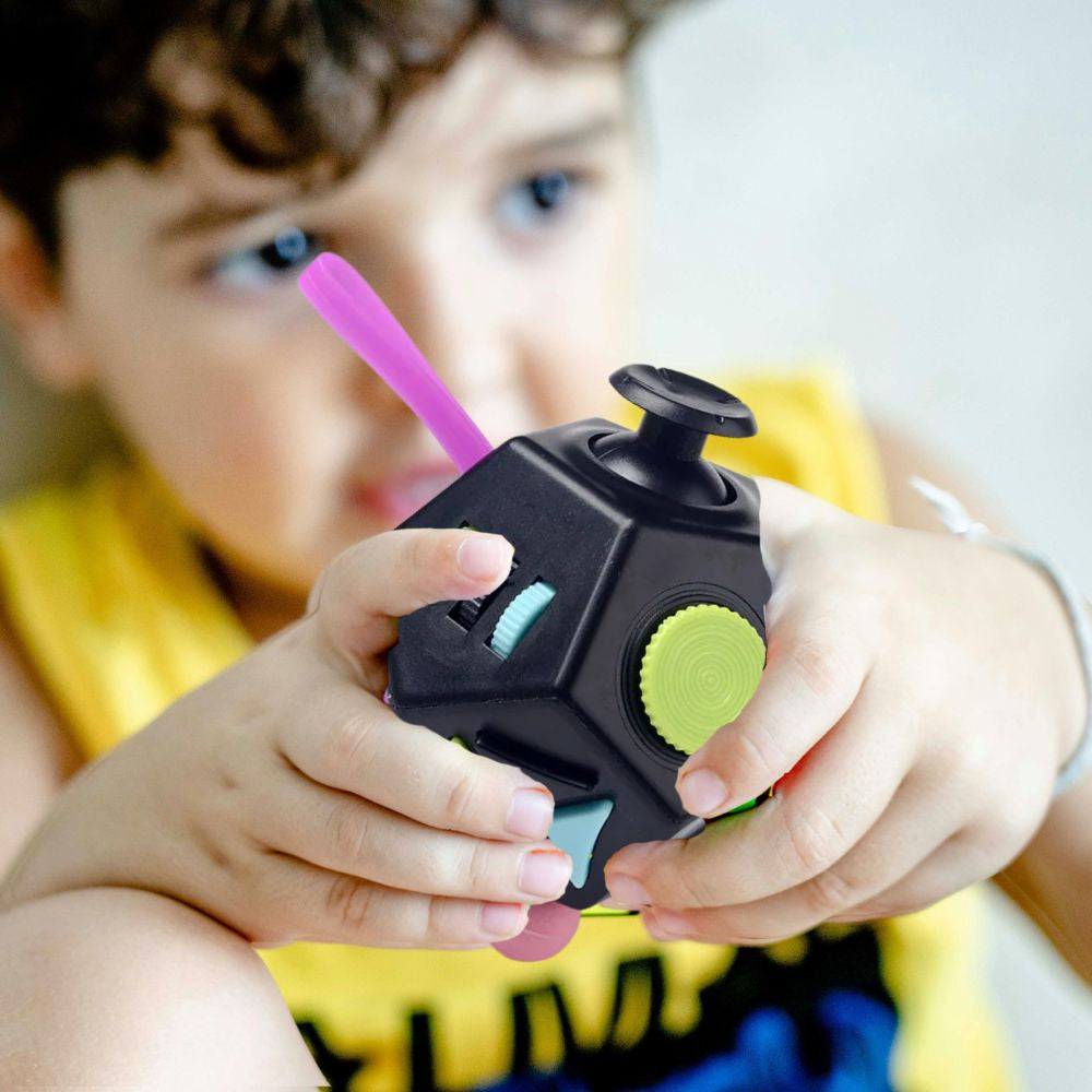 fidget toys noir cube  anti stress super cube anti stress  occupe bien les mains calme nervosité
