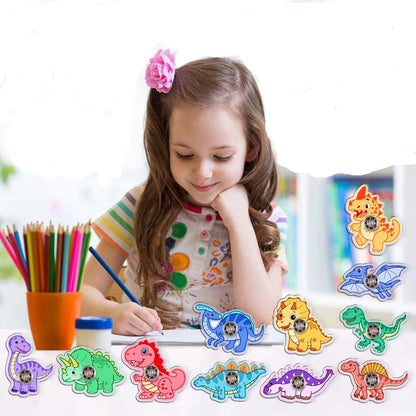 une élève heureuse et concentrée garce à son hand spinner dinosaure