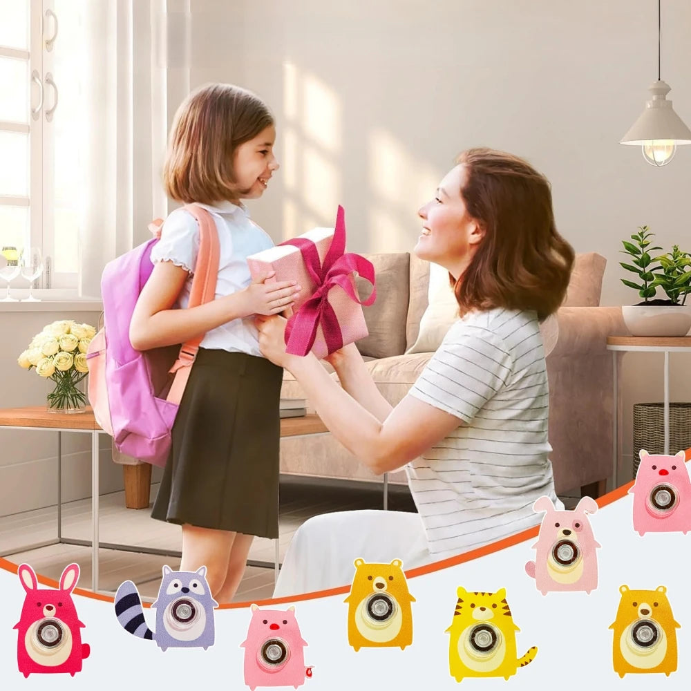 maman donne cadeau à sa fiche des hand spinner colorés mignons
