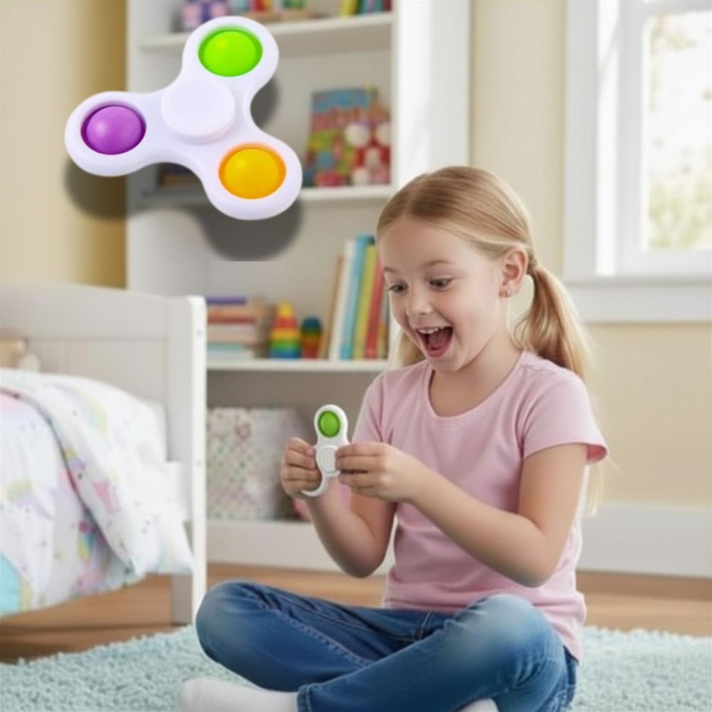 une gamine est excitée de recevoir son hand spinner pop it blanc