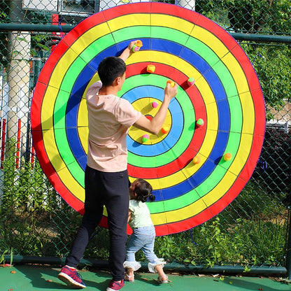 jeu de Cible flechettes  géant   2mètres rempli de couleurs vives la Kermesse qui attire les joueurs de loin