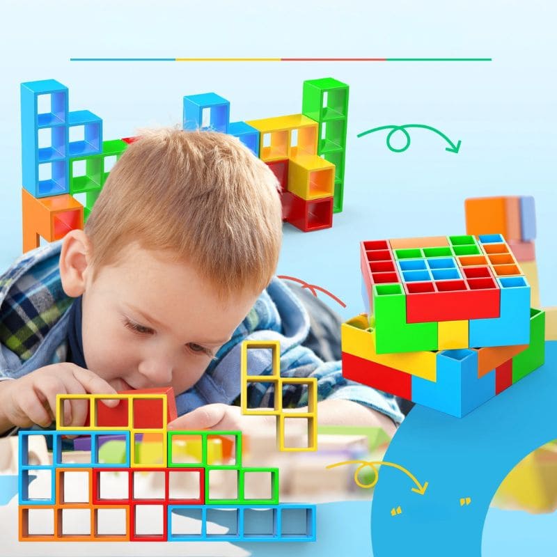 une garçon de 3 ans est entrain de construire de belles tours avec les blocs de son jeu de société enfant blocs Balance