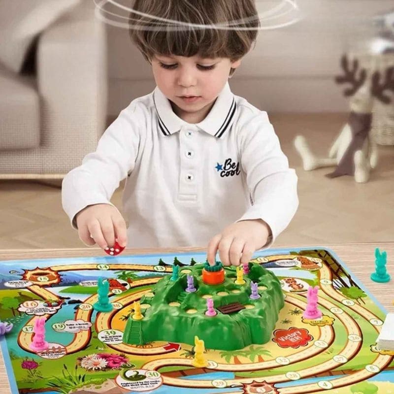 un enfant joue à un jeu de société enfant 3 ans  seul sur la table du salon il compte à voix haute