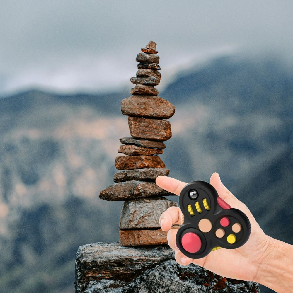 le jouet anti stress couleur noir dynamique préféré des ado le fidget toy spinner black