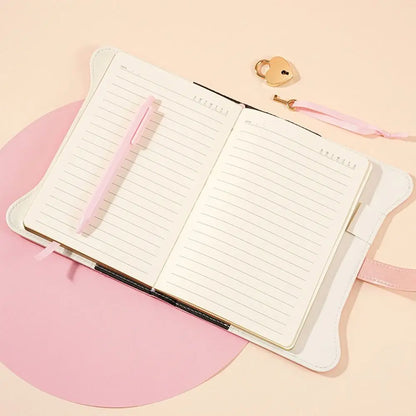 magnifique journal intime en uirette et fermeture avec cadenas 
