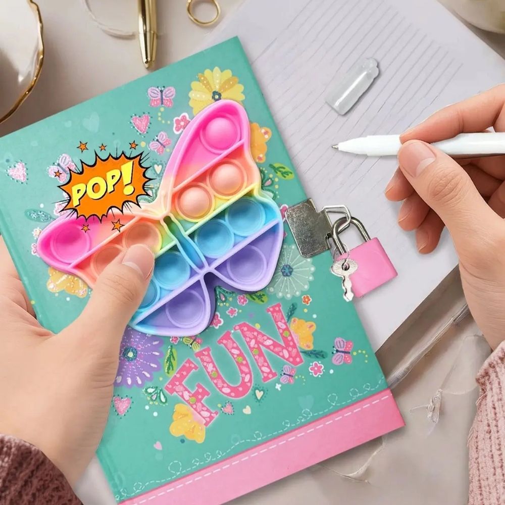 journal intime avec un pop it papillon sur la couverture pour fillette