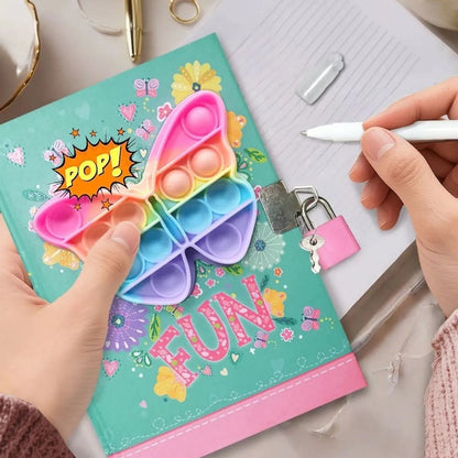 journal intime avec un pop it papillon sur la couverture pour fillette