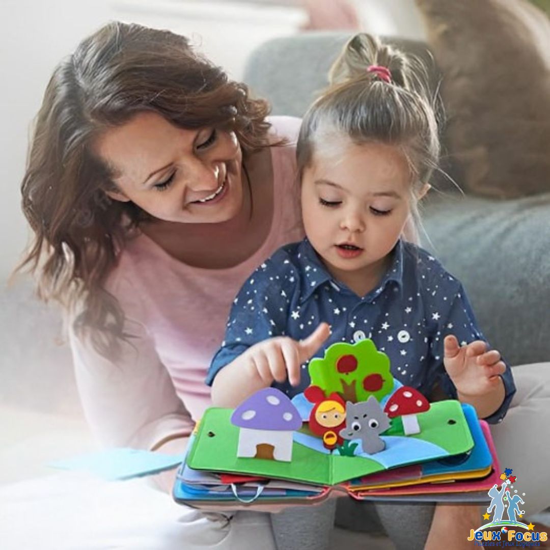une fillette de 2 ans sur les genoux de sa mamie avec son mamie-book à la ferme le livre enfant 3 ans de Jeux-Focus
