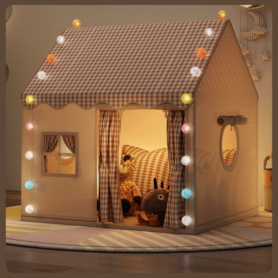 excellent choix dachat de maisonnette enfant aux couleur sobre calme ne provoque que le calme et le plaisir du jeu beige et brun à carreaux inclus lumiere et coussin plus guirlande