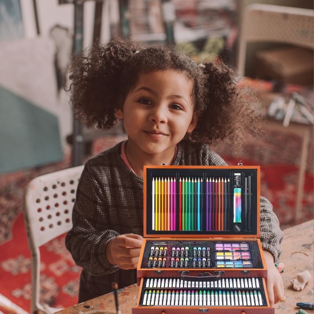 donnez sans retenu la palette de couleur petit artiste car vous aiderez votre nfant à libérer ses angoisses et à se valoriser