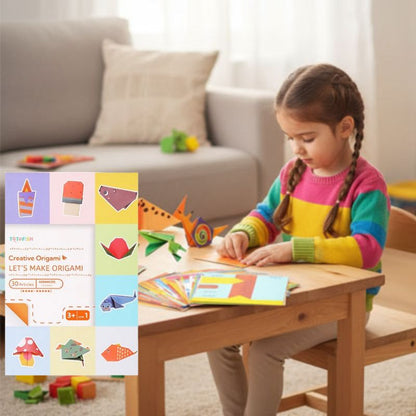 jeune fille de 6 ans plie des modèle de sa création avec le papier pour origami top qualité