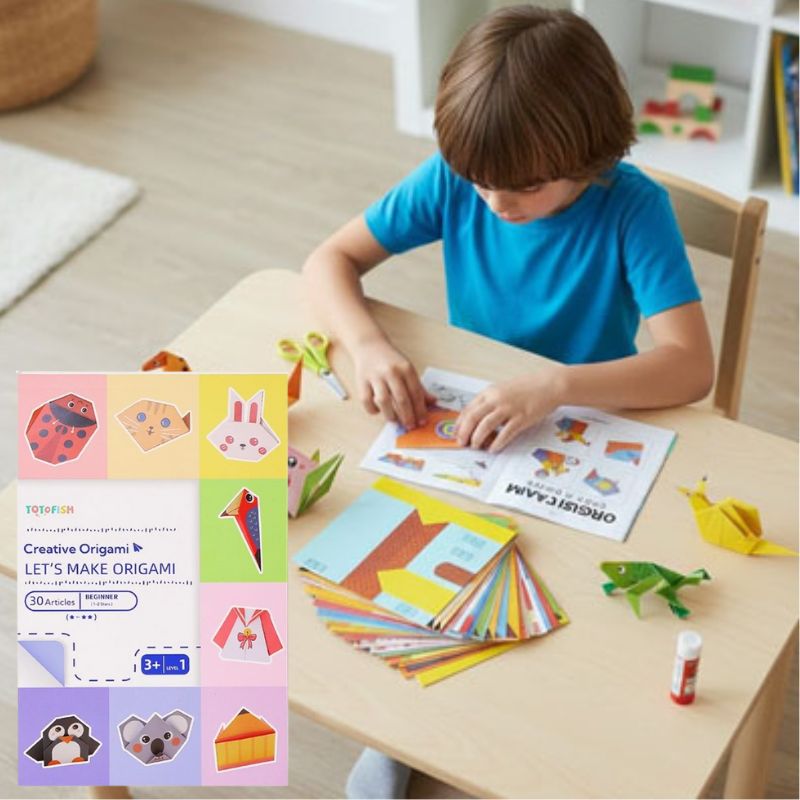 un garçon de 7ans est concentré sur son projet bricolage avec le papier pour origami projets de niveau débutant