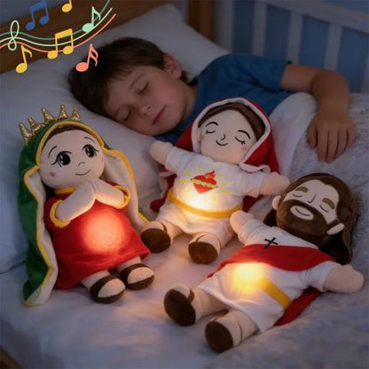 peluche anti stress qui borde un garçon bien endormi au son de la musique des 3 poupées spirituelles