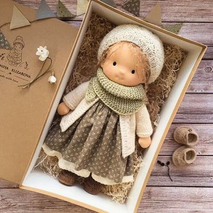 poupee de chiffon au cheveux blonds en laine frisottés waldorf coton 100% pure