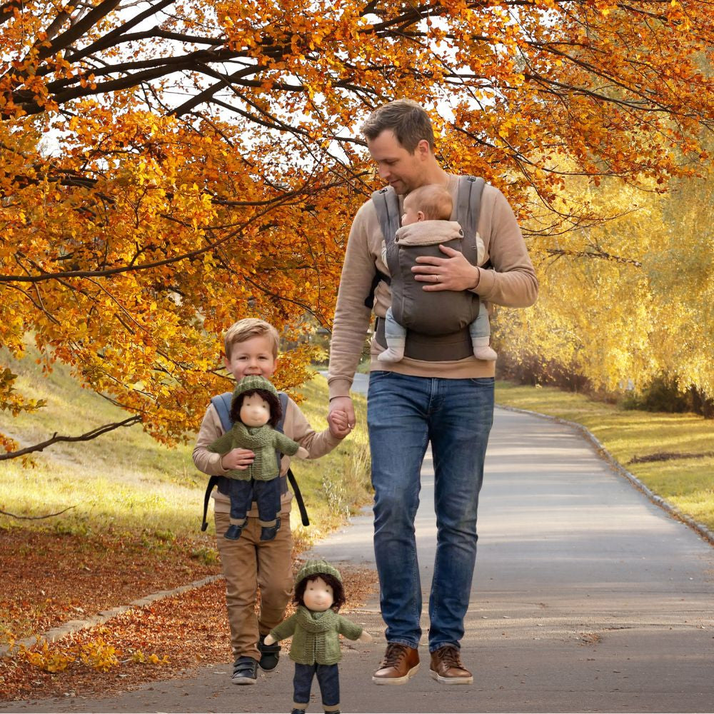 la poupée de chiffon aide à accepter le petit frère dans la famille
