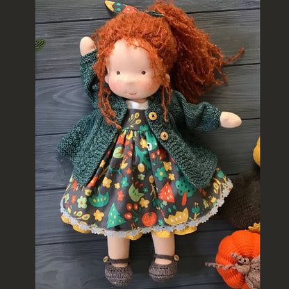 poupée en chiffon cheveux orangé et belle robe de coton fabrication artisanale