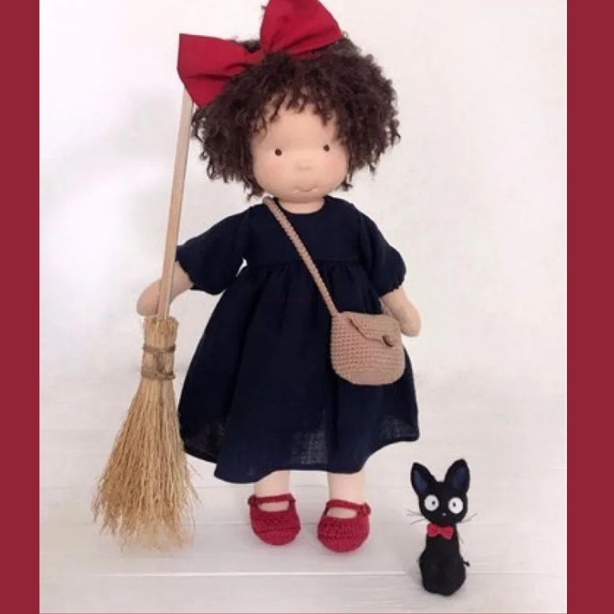 Poupee en chiffon cheveux bruns tenue douce et naturelle  
