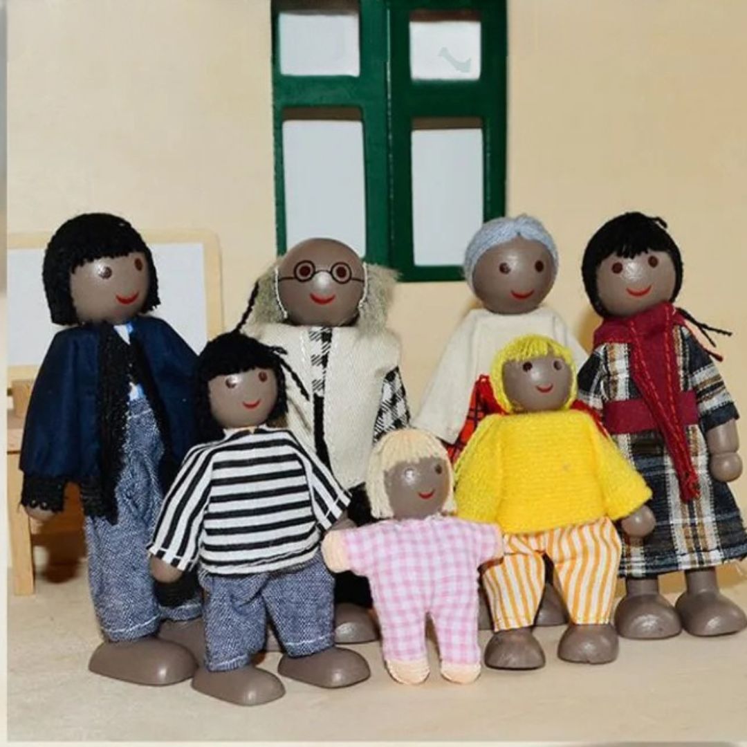 Poupée - Famille Happy poupées de bois miniatures (3 nationalités)👨‍👩‍👧‍👦 - JEUX - FOCUS