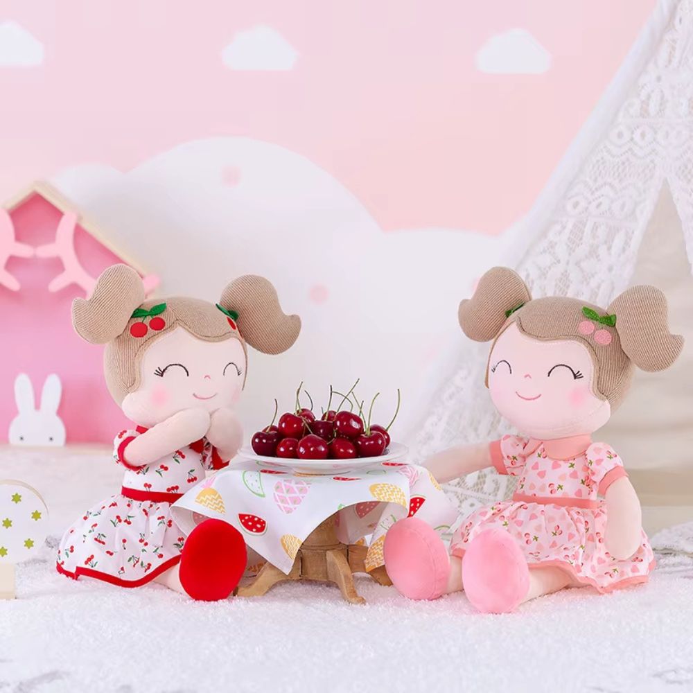2 poupée pour fillette je t'aime mangent des cerises