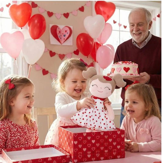 célébration st-valentin chez papy avec la poupée pour fillette en cadeau.