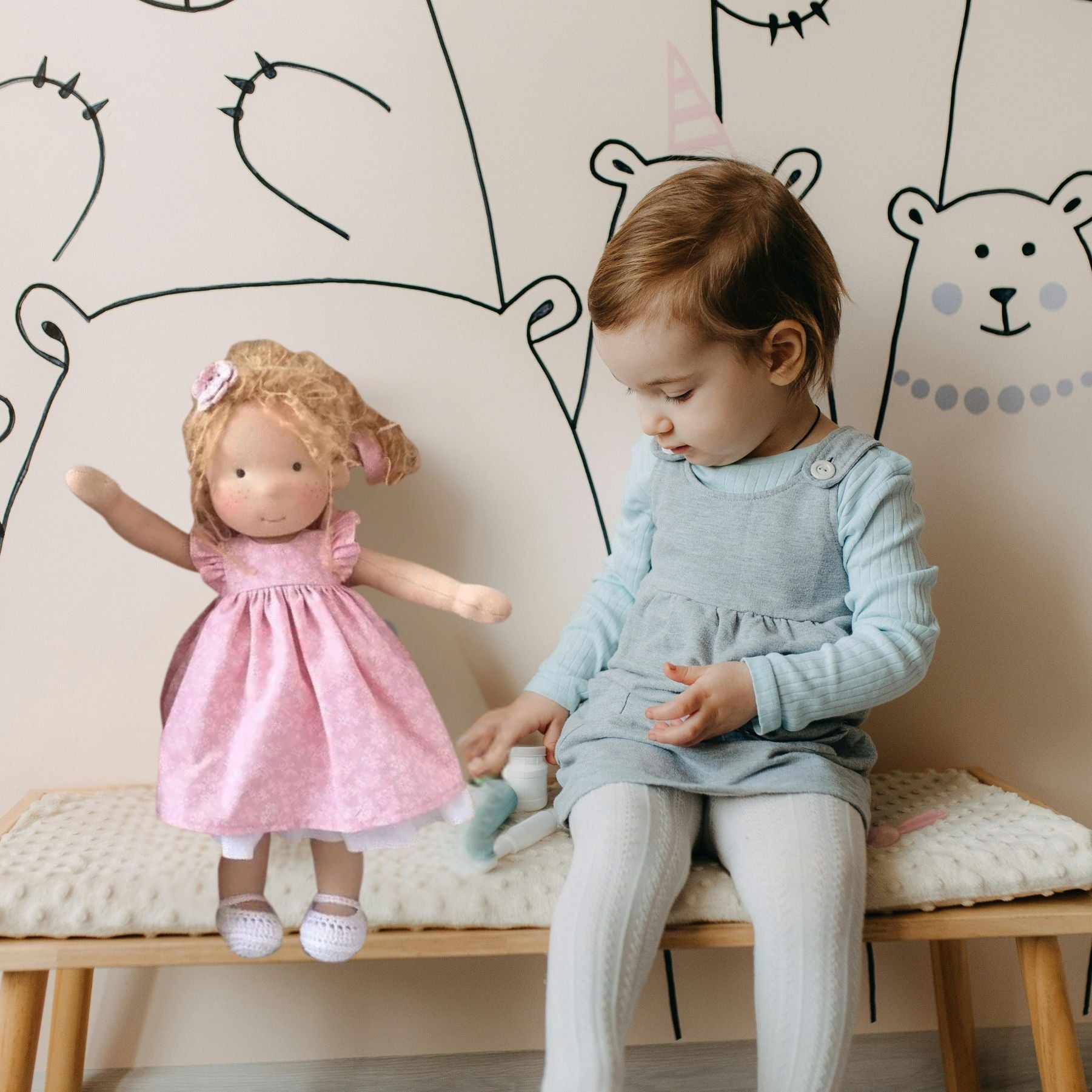 poupees-jouet-petite-fille-vetement-a-enfiler-en-tissus-coton-sensoriel