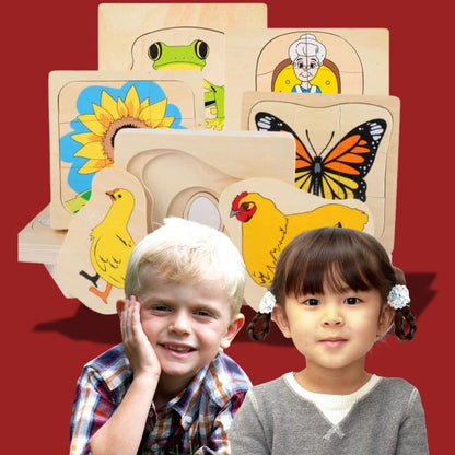 2 enfant de 4ans et 6 ans ont du plaisir à faire leur puzzle en bois de la collection cycle de vie.
