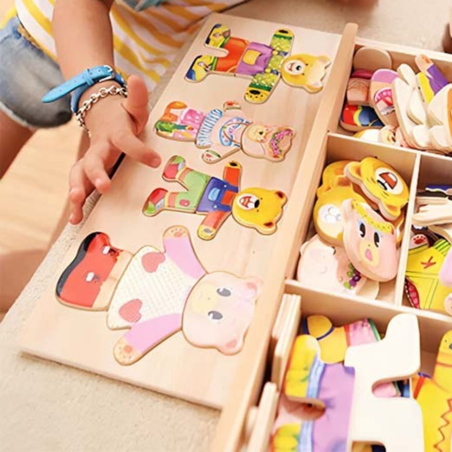 puzzle en bois  bébé ourson avec tous les membres de la famille recréer son arbre généalogique proche découvrir les émotions selon les expressions faciales