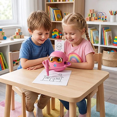 2 enfant de 4ans jouent avec robot dessin autonome et calme