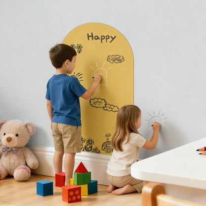 dessiner sur le mur avec un tableau enfant adapté, un sticker muraux chambre jaune soleil  