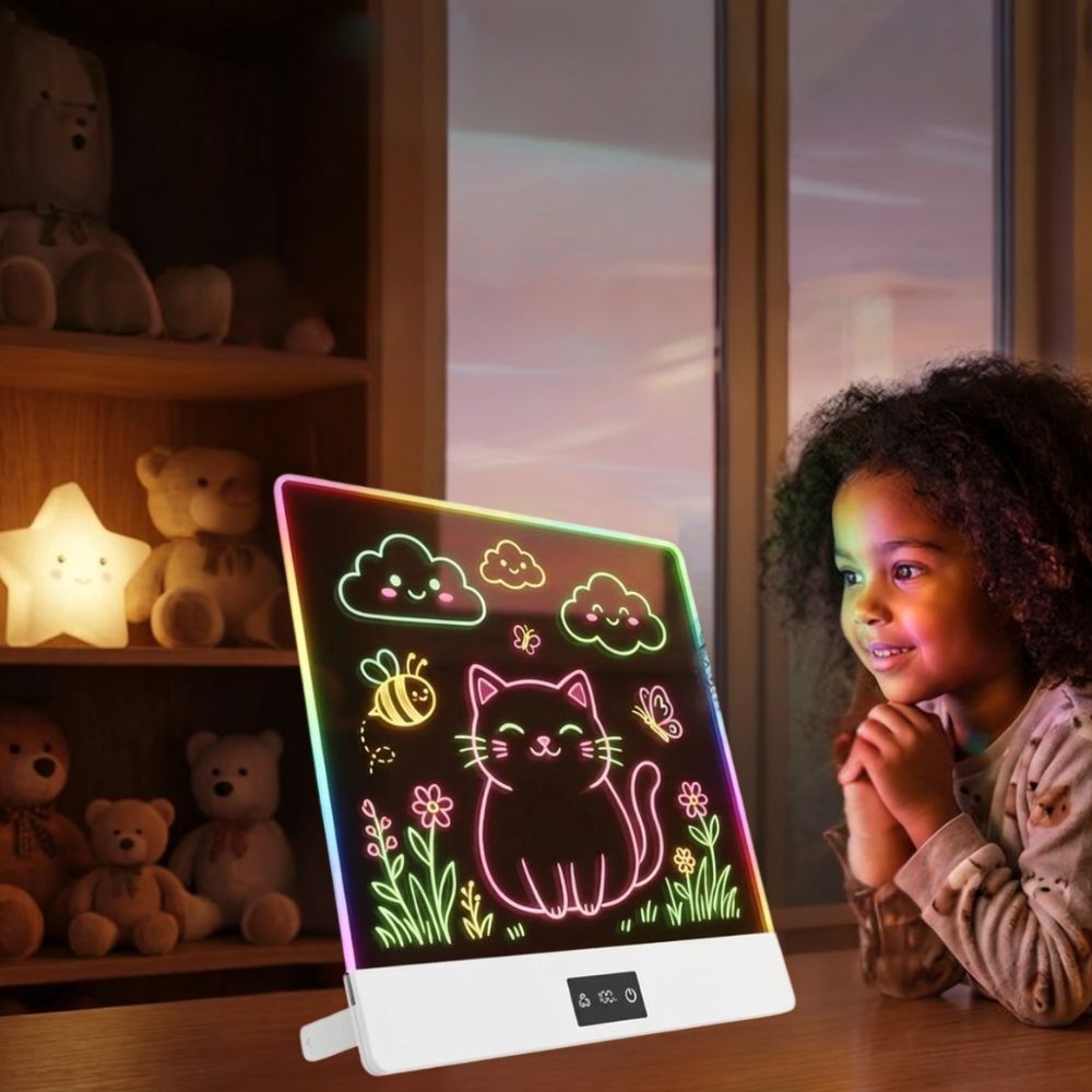 tableau lumineux pour dessiner extra  fillette calme et concentrée avec son Lumi'Board 