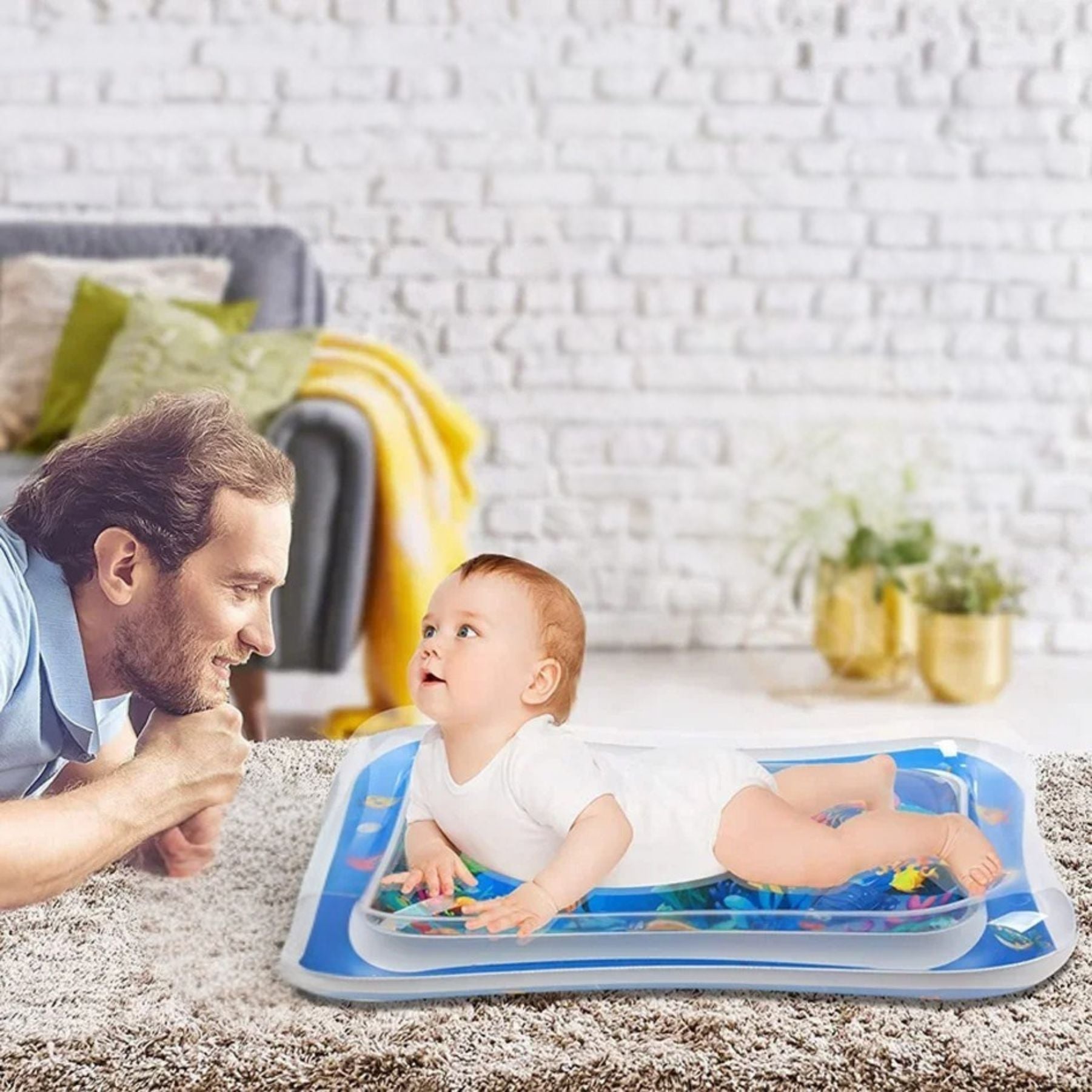 tapis-deau-bebe-sur-le-ventre-muscle-du-cou-et-du-dos