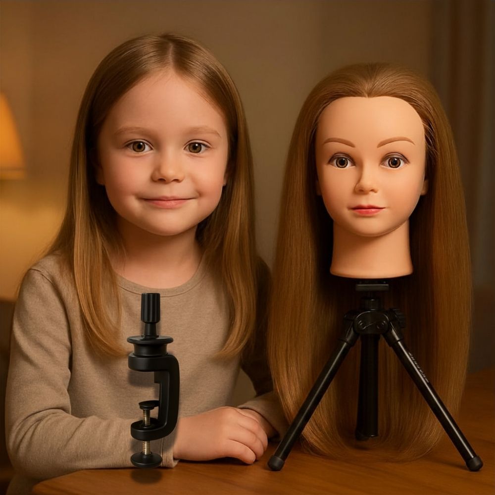 tete a coiffer enfant aux cheveux longs, lisses et blond-doré
