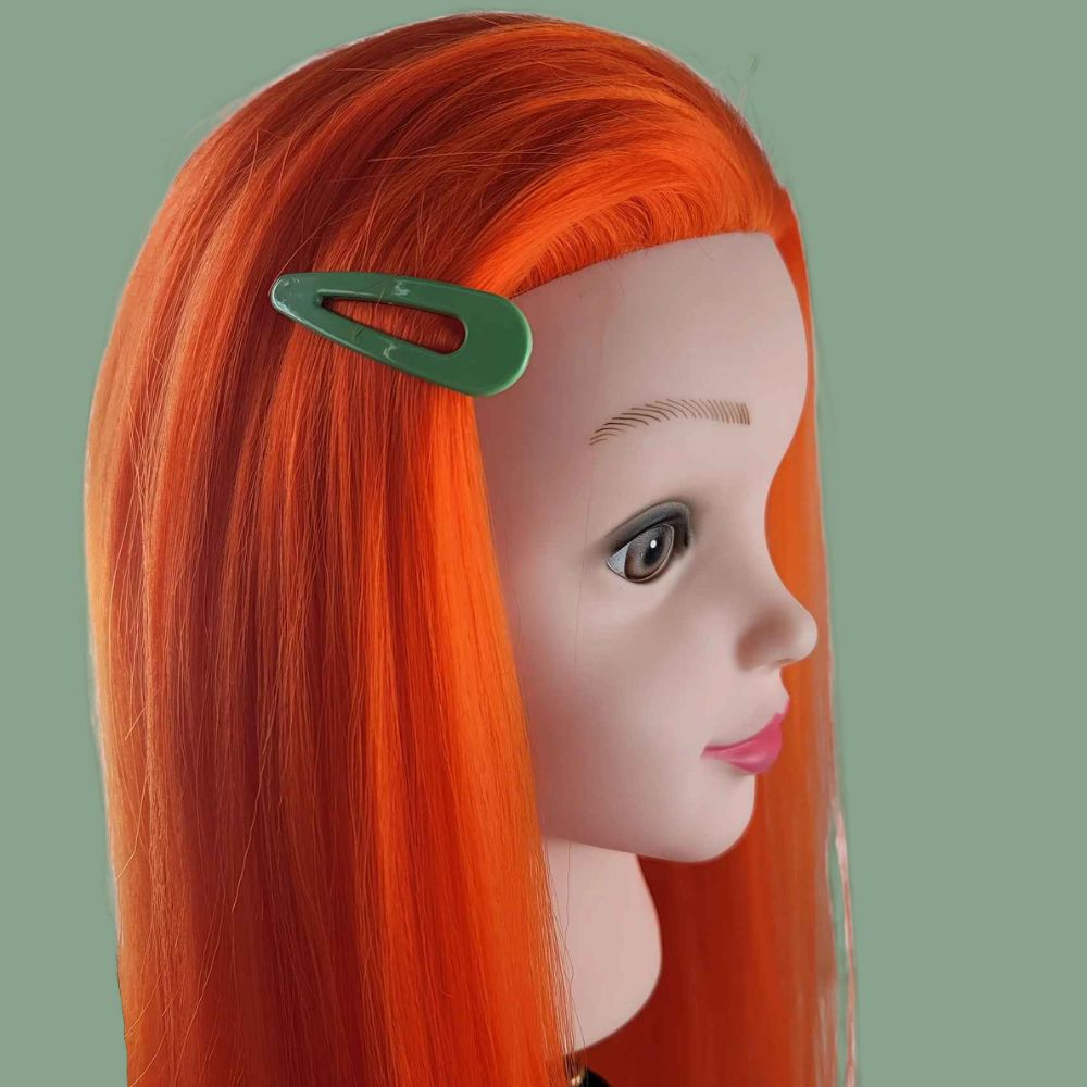 tête à coiffer enfant aux couleurs vibrantes orange, 