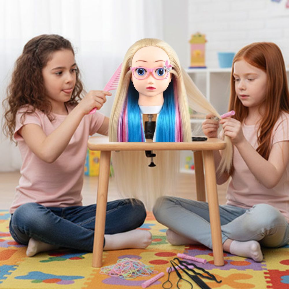 2 fillettes de 8 ans pratique leur tressage en coiffure sur la tete a coiffer enfant coloréeTete a coiffer enfant 